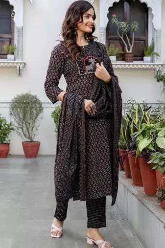 Women Ethnic Motifs Printed Cotton Kurta with Trousers & With Dupatta