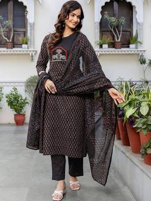 Women Ethnic Motifs Printed Cotton Kurta with Trousers & With Dupatta 5
