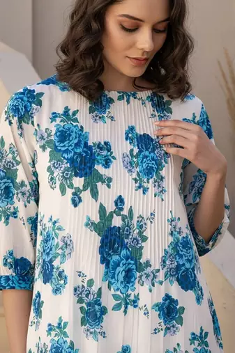 Women Floral Printed Beads and Stones Cotton Kurta with Trousers