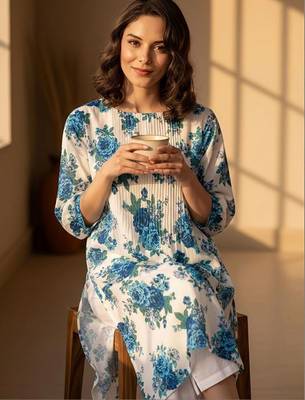 Women Floral Printed Beads and Stones Cotton Kurta with Trousers 4