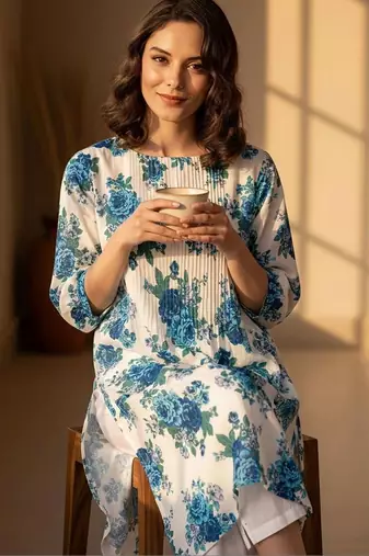 Women Floral Printed Beads and Stones Cotton Kurta with Trousers