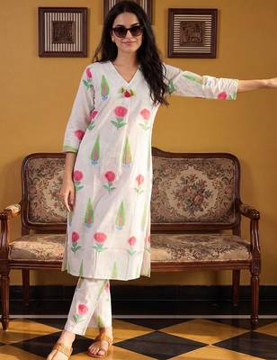 Women Floral Printed Cotton Kurta with Trousers 1