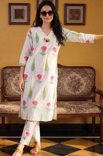 Women Floral Printed Cotton Kurta with Trousers
