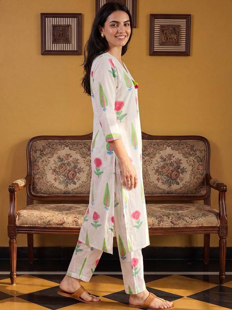 Women Floral Printed Cotton Kurta with Trousers