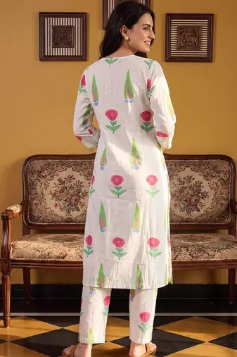 Women Floral Printed Cotton Kurta with Trousers