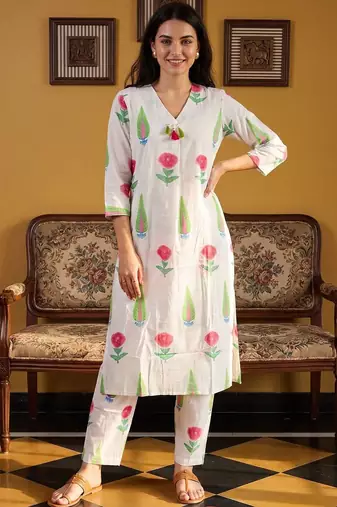 Women Floral Printed Cotton Kurta with Trousers
