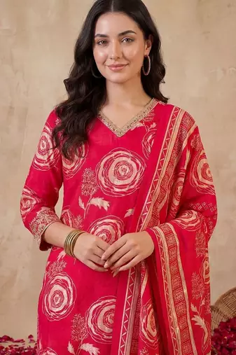 Women Floral Printed Chanderi Silk Kurta with Trousers & With Dupatta