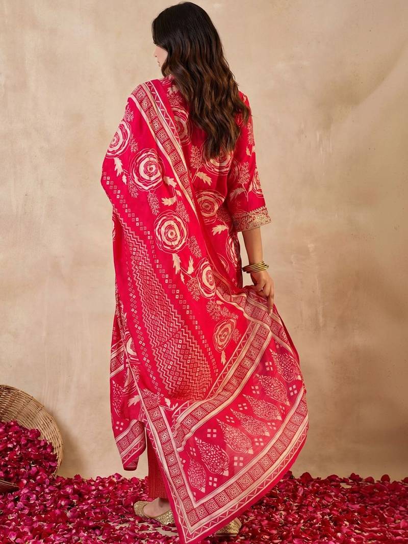 Women Floral Printed Chanderi Silk Kurta with Trousers & With Dupatta