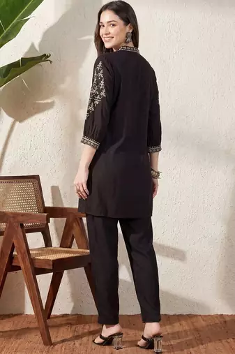 Women Ethnic Motifs Embroidered Thread Work Kurta with Trousers