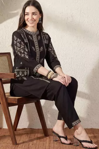 Women Ethnic Motifs Embroidered Thread Work Kurta with Trousers