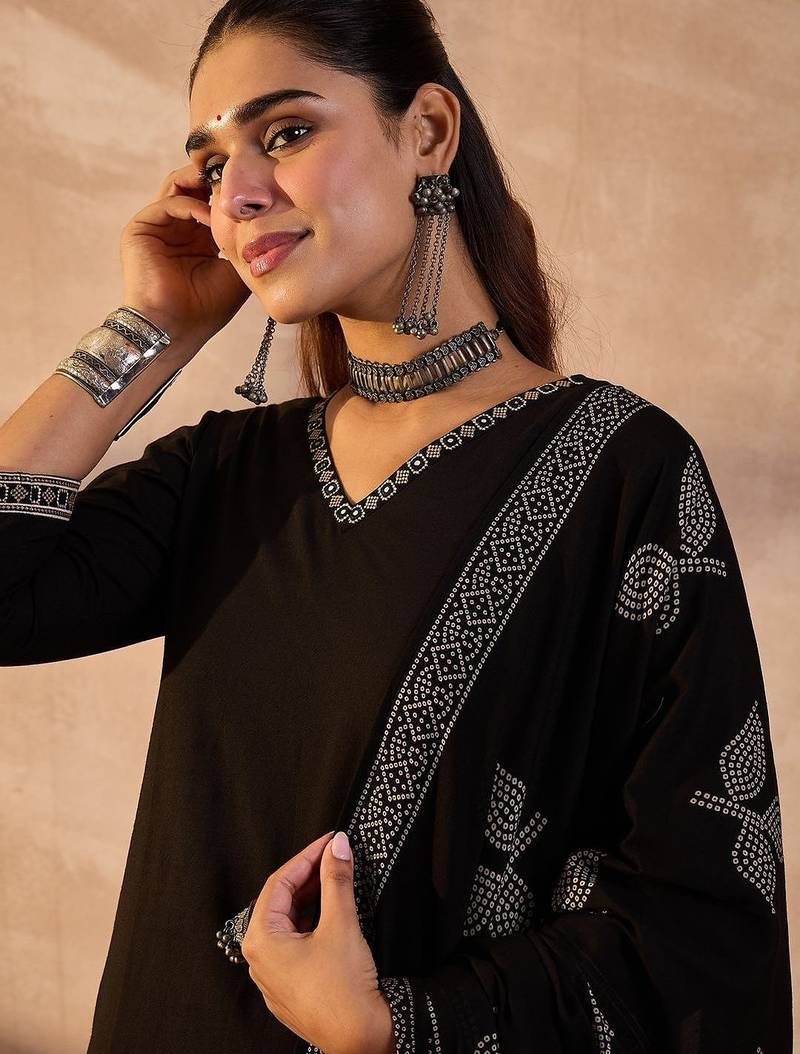 Women Ethnic Motifs Cotton Kurta with Trousers & With Dupatta