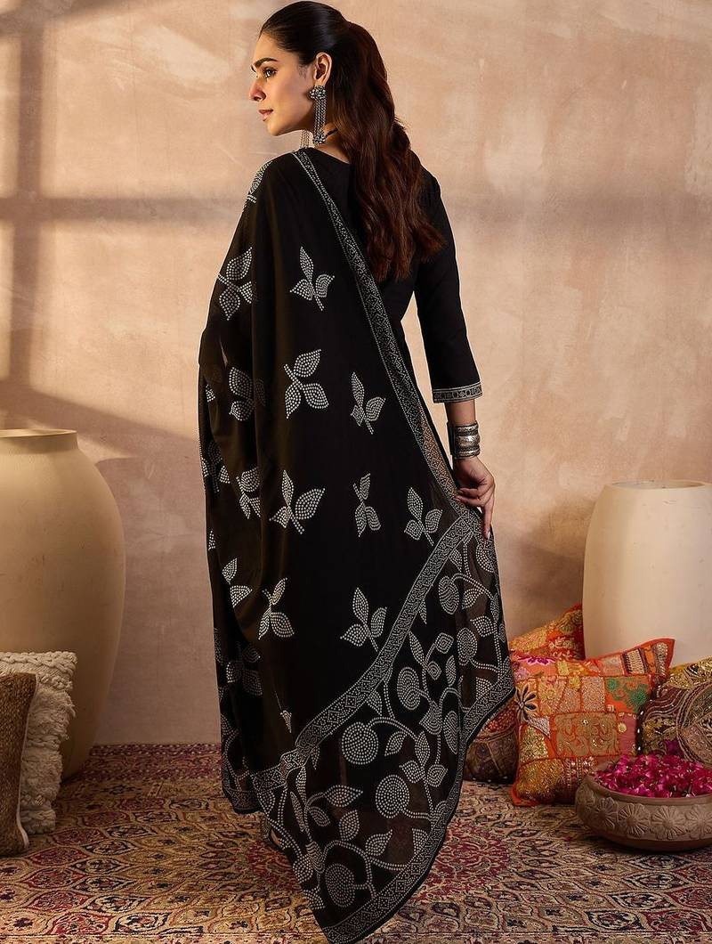 Women Ethnic Motifs Cotton Kurta with Trousers & With Dupatta