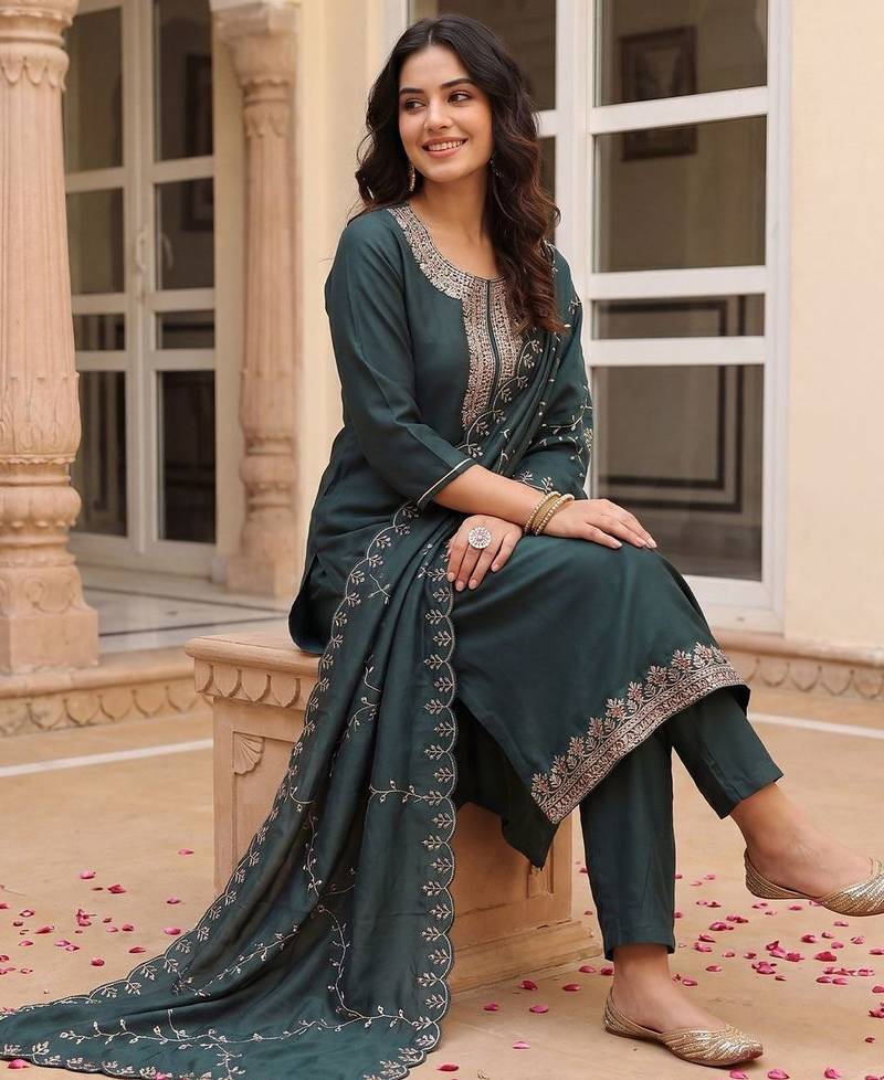 Women Ethnic Motifs Embroidered Thread Work Kurta with Trousers & With Dupatta