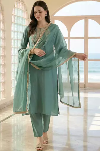 Women Ethnic Motifs Embroidered Thread Work Kurta with Trousers & With Dupatta