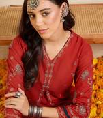 Women Floral Embroidered Thread Work Kurta with Trousers