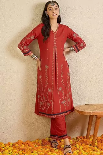 Women Floral Embroidered Thread Work Kurta with Trousers