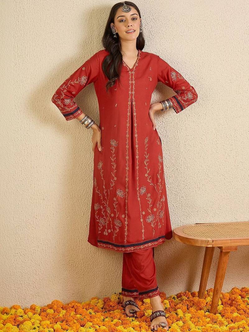 Women Floral Embroidered Thread Work Kurta with Trousers