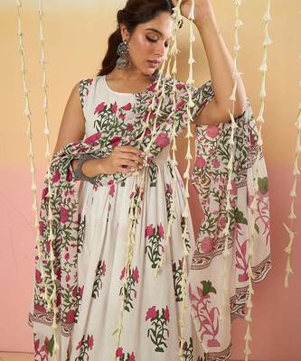 Women Floral Printed Cotton Kurta with Palazzos & With Dupatta 2