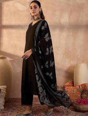 Women Solid Cotton Kurta with Trousers & Dupatta 3