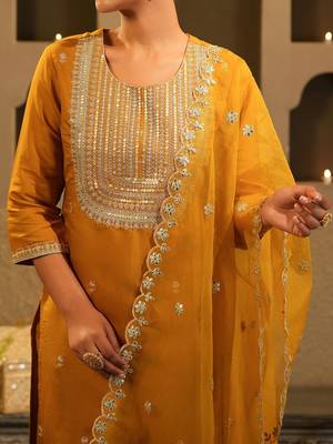 Women Ethnic Motifs Embroidered Kurta with Trousers & Dupatta 3