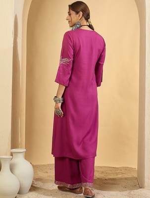 Women Embroidered Thread Work Kurta with Trousers 4
