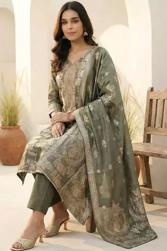 Women Ethnic Motifs Kurta with Trousers & With Dupatta