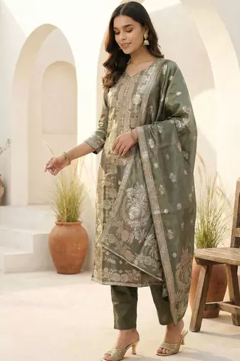 Women Ethnic Motifs Kurta with Trousers & With Dupatta