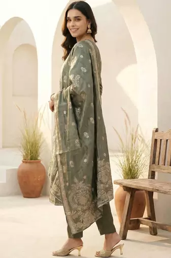 Women Ethnic Motifs Kurta with Trousers & With Dupatta