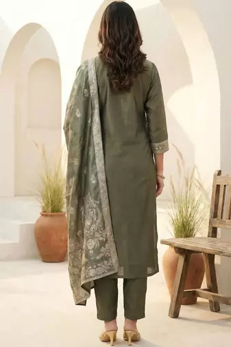 Women Ethnic Motifs Kurta with Trousers & With Dupatta
