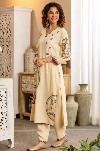 Women Ethnic Motifs Printed Kurta with Trousers