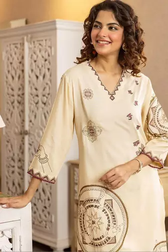 Women Ethnic Motifs Printed Kurta with Trousers