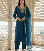 Women Ethnic Motifs Embroidered Thread Work Kurta with Trousers & With Dupatta