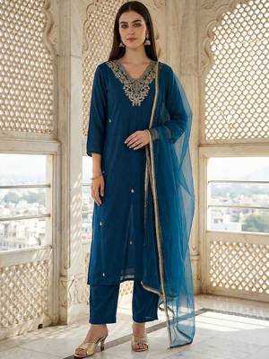 Women Ethnic Motifs Embroidered Thread Work Kurta with Trousers & With Dupatta 5