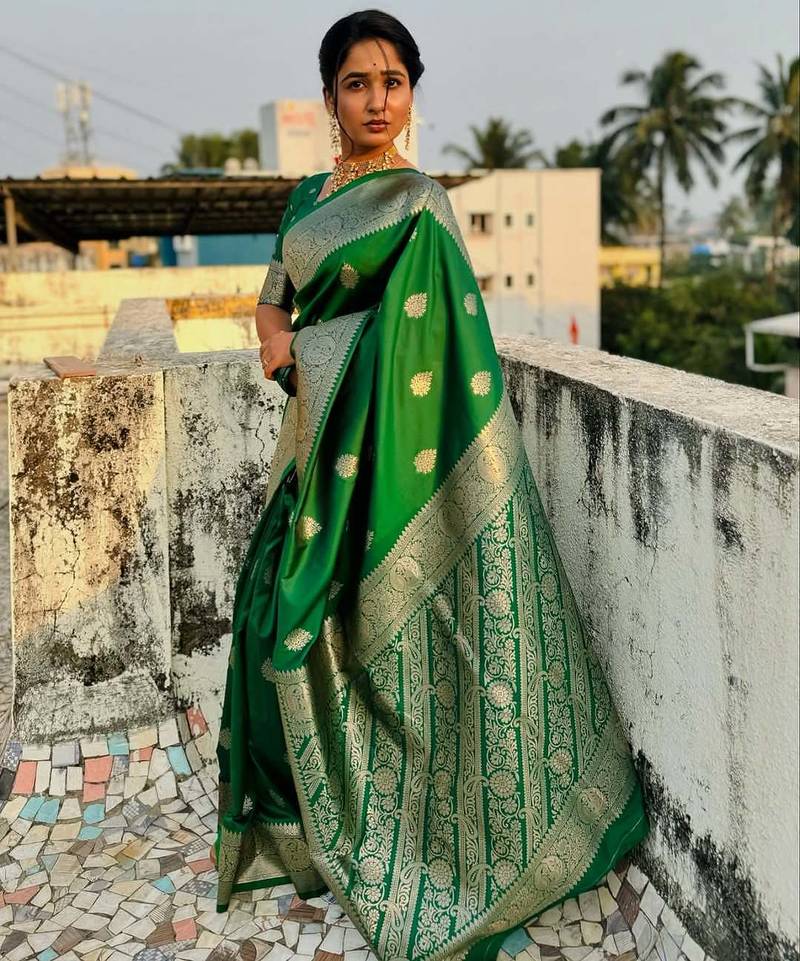 Green soft silk blend saree with zari weaving meenakari design