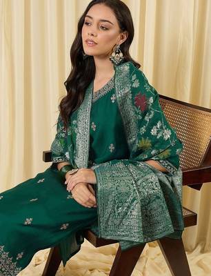 Women Ethnic Motifs Embroidered Thread Work Kurta with Trousers & With Dupatta 2