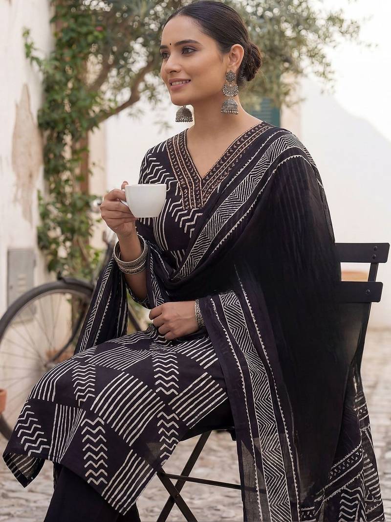 Women Printed Thread Work Cotton Kurta with Trousers & With Dupatta