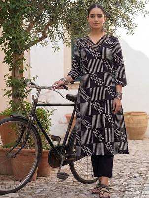Women Printed Thread Work Cotton Kurta with Trousers & With Dupatta 2