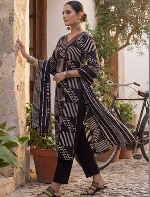 Women Printed Thread Work Cotton Kurta with Trousers & With Dupatta 3