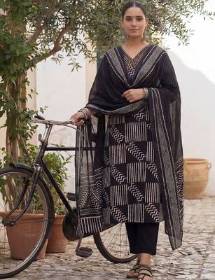 Women Printed Thread Work Cotton Kurta with Trousers & With Dupatta 4