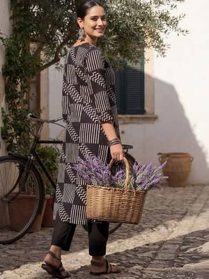 Women Printed Thread Work Cotton Kurta with Trousers & With Dupatta 5
