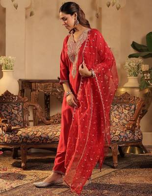 Women Paisley Embroidered Kurta & Trouser With Dupatta 1