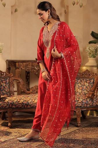 Women Paisley Embroidered Kurta & Trouser With Dupatta