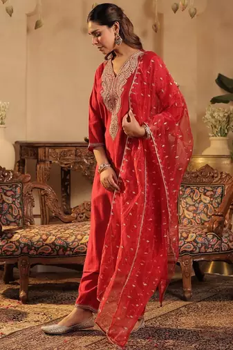 Women Paisley Embroidered Kurta & Trouser With Dupatta