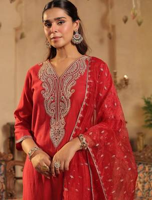 Women Paisley Embroidered Kurta & Trouser With Dupatta 2