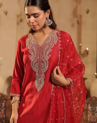 Women Paisley Embroidered Kurta & Trouser With Dupatta 5
