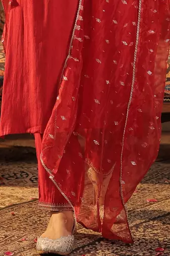 Women Paisley Embroidered Kurta & Trouser With Dupatta