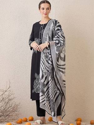 Women Floral Embroidered Thread Work Linen Kurta with Trousers & With Dupatta 1