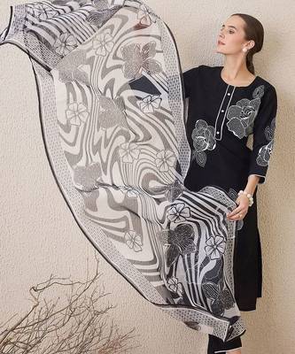 Women Floral Embroidered Thread Work Linen Kurta with Trousers & With Dupatta 4