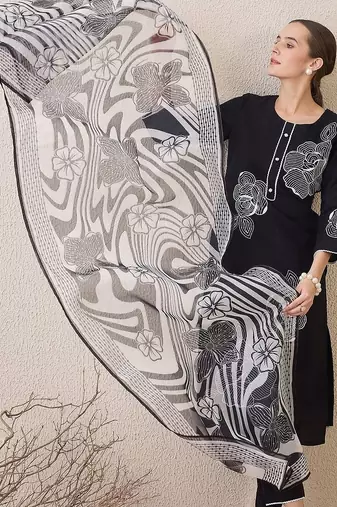 Women Floral Embroidered Thread Work Linen Kurta with Trousers & With Dupatta