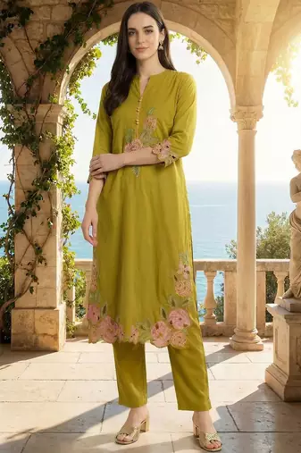 Women Floral Embroidered Thread Work Cotton Kurta with Trousers